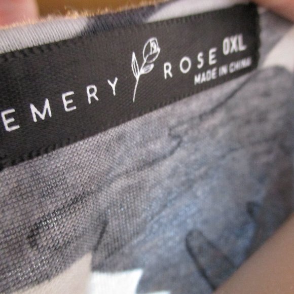 Women's Tank Top / Size 0XL / Grey Cammo and Stripes at Bottom - Picture 8 of 8